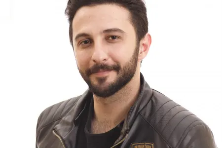 "Qeyri-peşəkarları aktyor adı ilə millətə sırımaq..."- Sənətçidən - ETİRAZ
