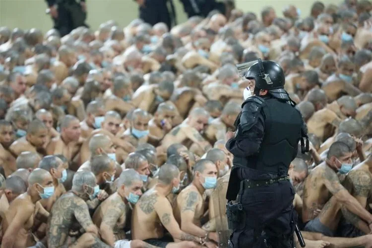 Həbsxanadan - ŞOK GÖRÜNTÜLƏR - FOTO