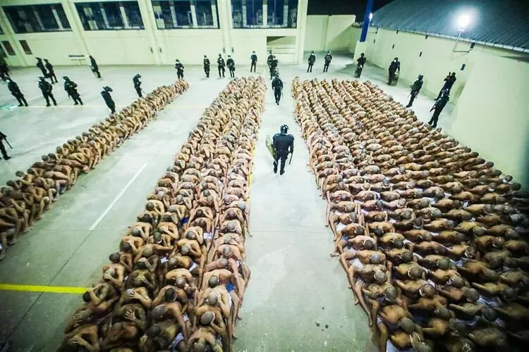 Həbsxanadan - ŞOK GÖRÜNTÜLƏR - FOTO