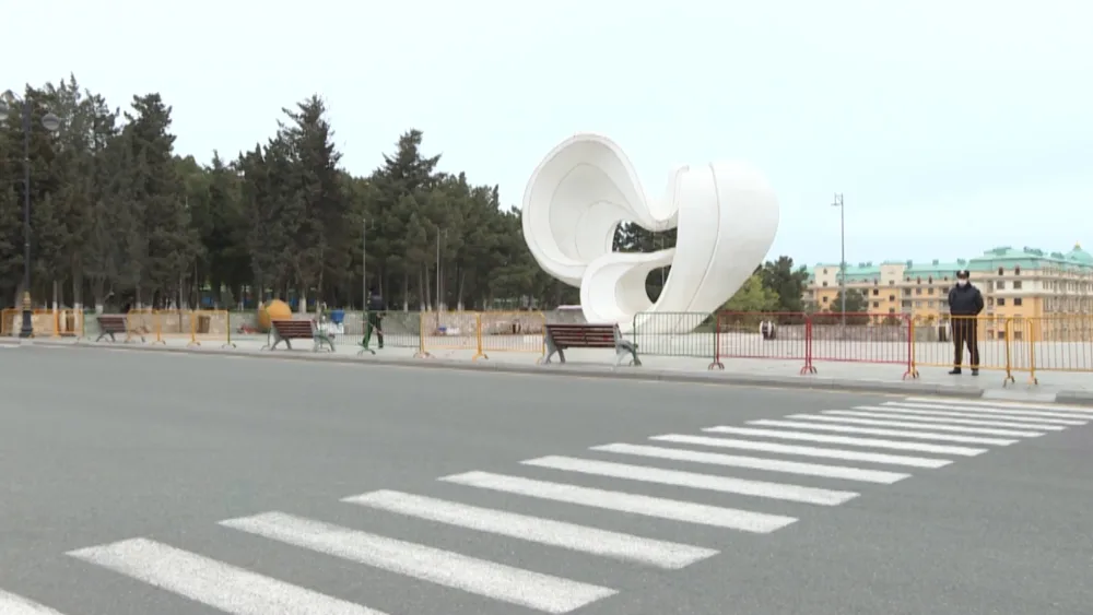 Sumqayıtda polis vətəndaşlara - MASKA PAYLADI - FOTO