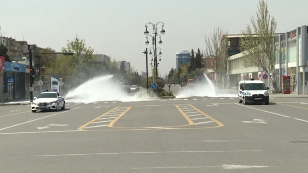 Sumqayıtda polis vətəndaşlara - MASKA PAYLADI - FOTO