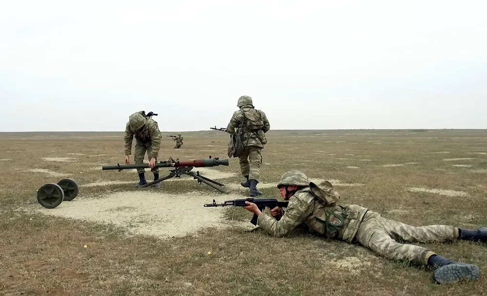 Tankəleyhinə bölmələr döyüş atışlı - MƏŞQLƏR KEÇİRİR - FOTO - VİDEO