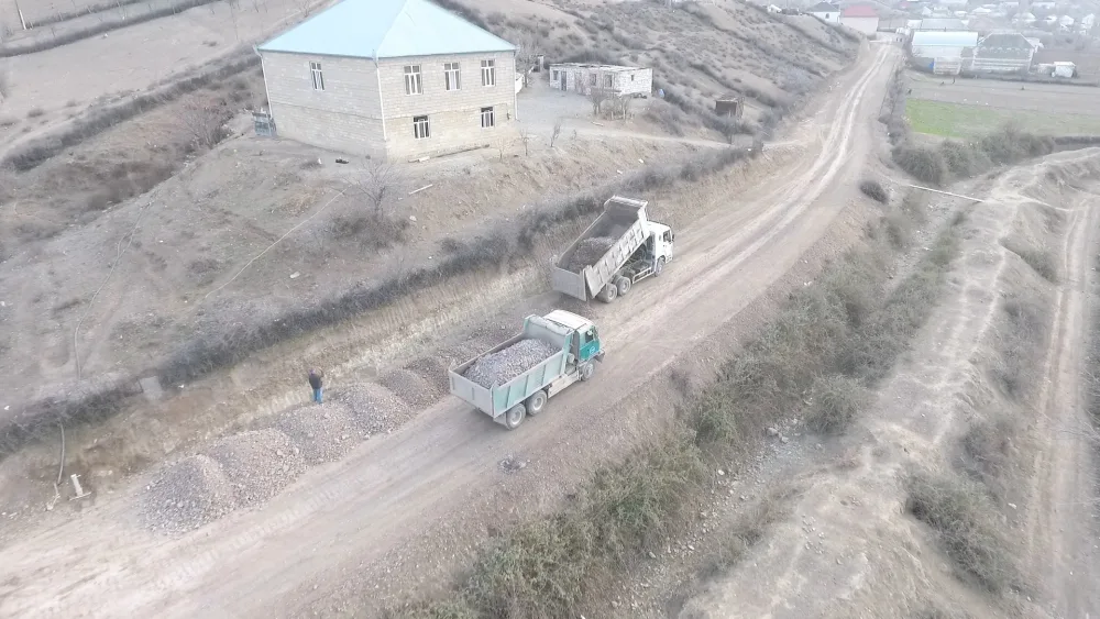 Şəmkirdə avtomobil yolu - YENİDƏN QURULUR - FOTO