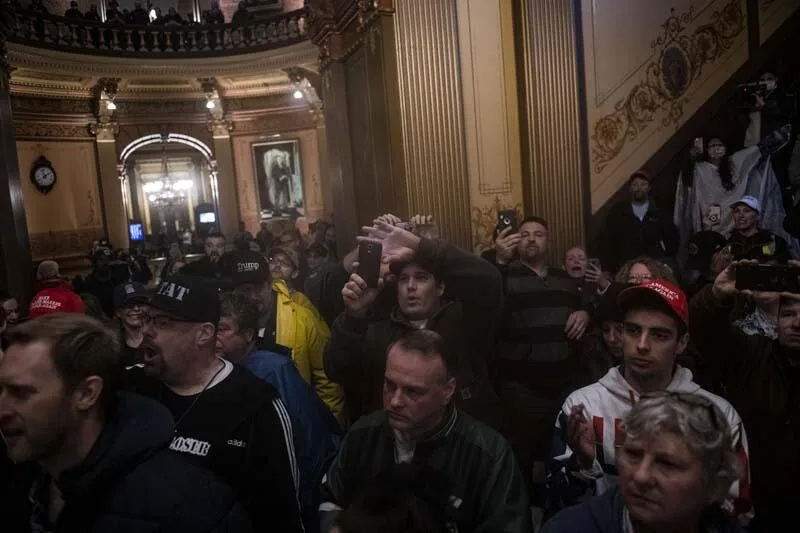 Koronavirus məhdudiyyətlərinə etriaz - Konqres binası ələ keçirildi