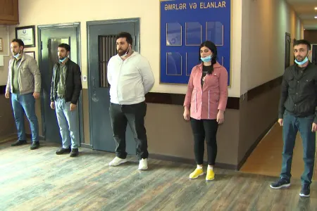 Saç salonunun sahibi özünü jurnalist kimi - TƏQDİM ETDİ - FOTO - VİDEO