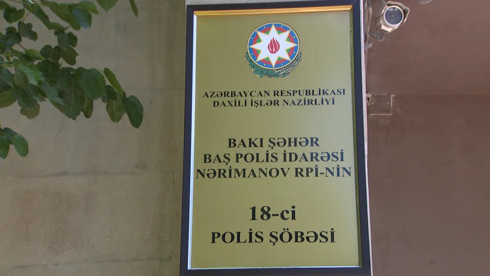 Saç salonunun sahibi özünü jurnalist kimi - TƏQDİM ETDİ - FOTO - VİDEO