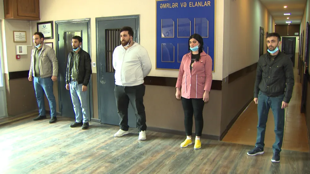 Saç salonunun sahibi özünü jurnalist kimi - TƏQDİM ETDİ - FOTO - VİDEO