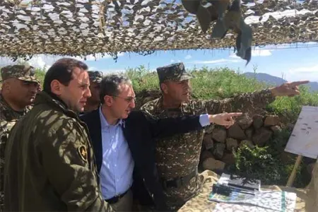 Ermənistanın Müdafiə naziri - Dağlıq Qarabağda