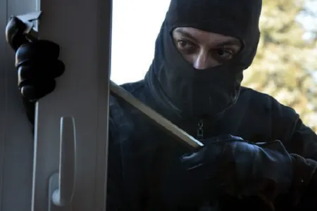 Bakıda mağazadan 4 minlik - OĞURLUQ EDİLDİ