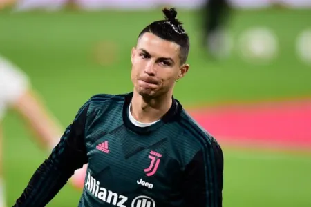 Ronaldo sevənlərin - NƏZƏRİNƏ !!