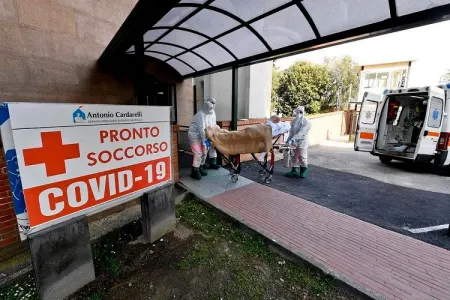 İtaliyada rekord sayda insan koronavirusdan - SAĞALDI