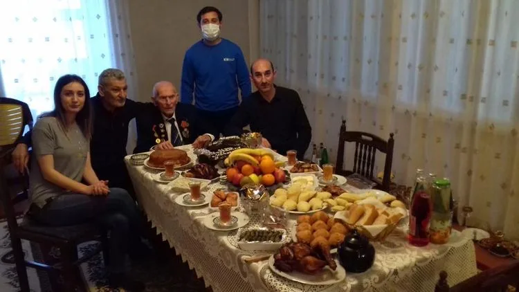 Heydər Əliyev Fondu veteranları evlərində - TƏBRİK ETDİ - FOTO