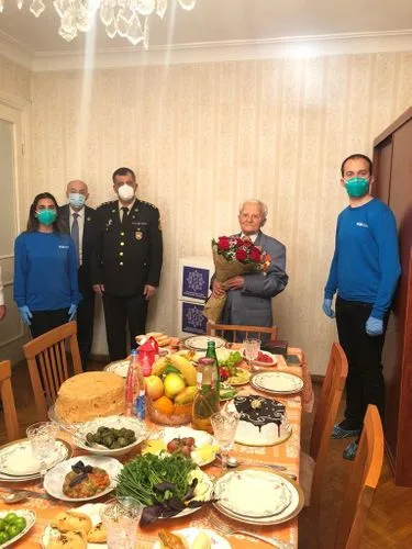 Heydər Əliyev Fondu veteranları evlərində - TƏBRİK ETDİ - FOTO