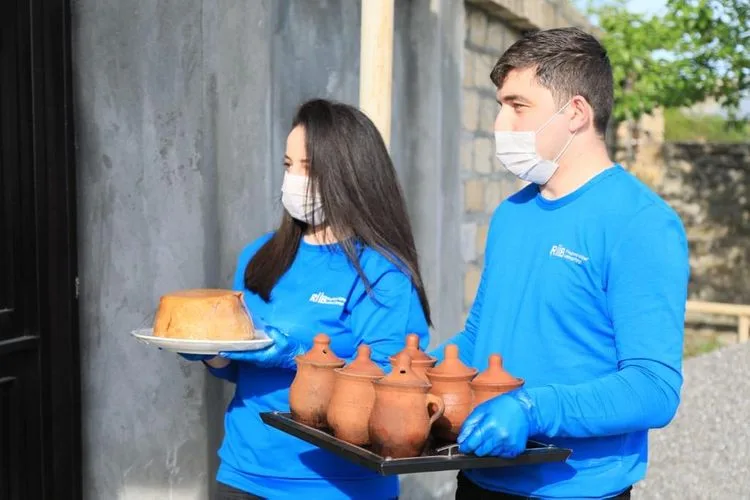 Heydər Əliyev Fondu veteranları evlərində - TƏBRİK ETDİ - FOTO