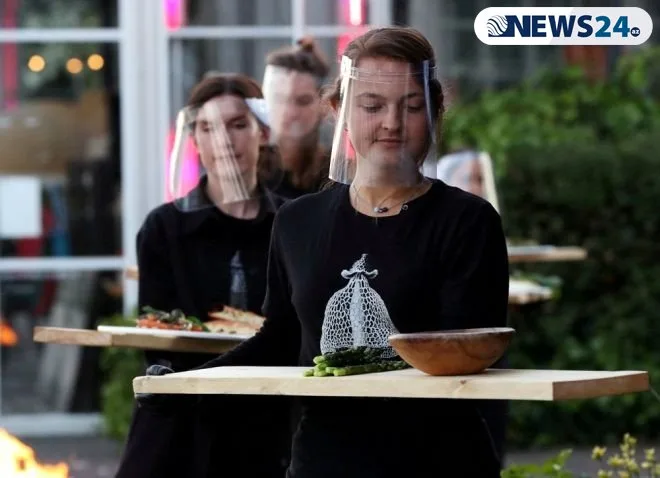 Şüşə kabinli restoran fəaliyyətə başladı - FOTOLAR