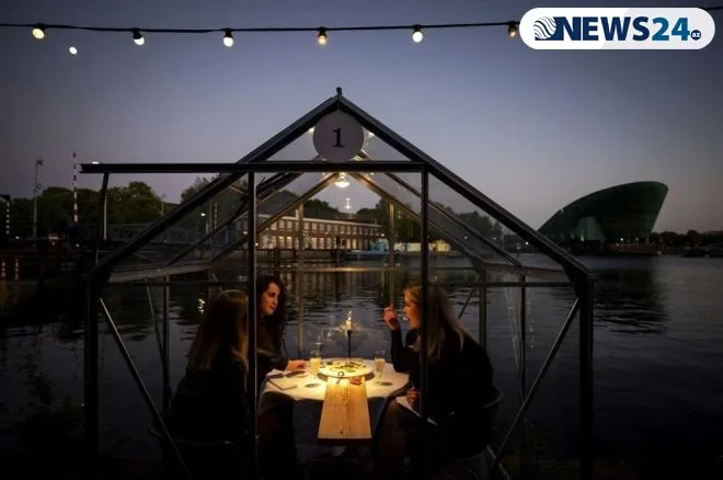 Şüşə kabinli restoran fəaliyyətə başladı - FOTOLAR
