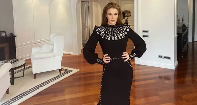 Dünyaşöhrətli azərbaycanlı dizaynerin onlayn dəfiləsi " Türkiyənin Sindi"nin - EVİNDƏ - FOTOLAR