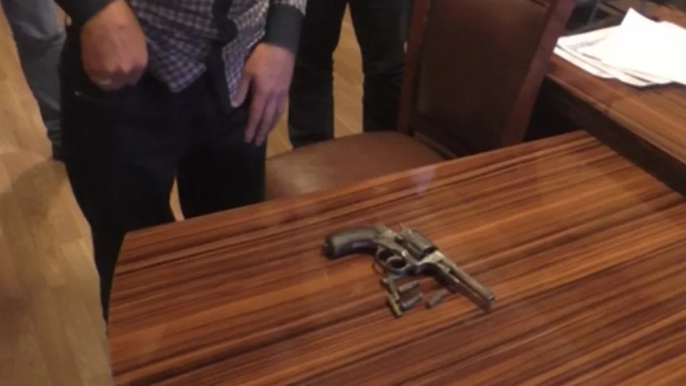 Baba yadigarı bəhanəsiylə üstündə silah gəzdirən şəxs - ƏLƏ KEÇDİ - FOTO - VİDEO