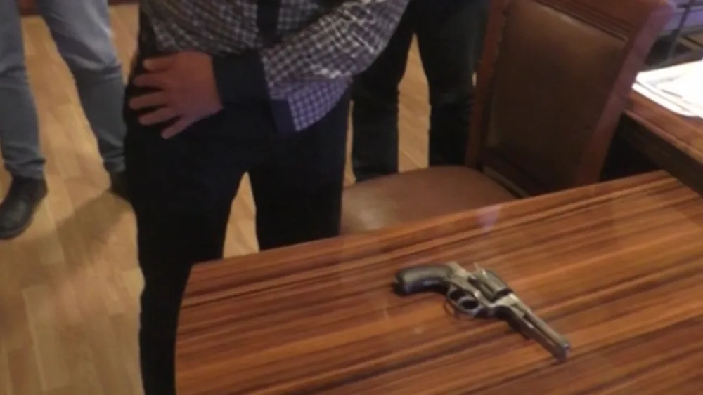 Baba yadigarı bəhanəsiylə üstündə silah gəzdirən şəxs - ƏLƏ KEÇDİ - FOTO - VİDEO