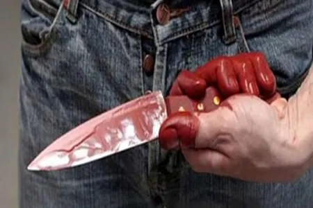 Dəhşət! Gənc oğlan sevgilisi tərəfindən - BIÇAQLANDI