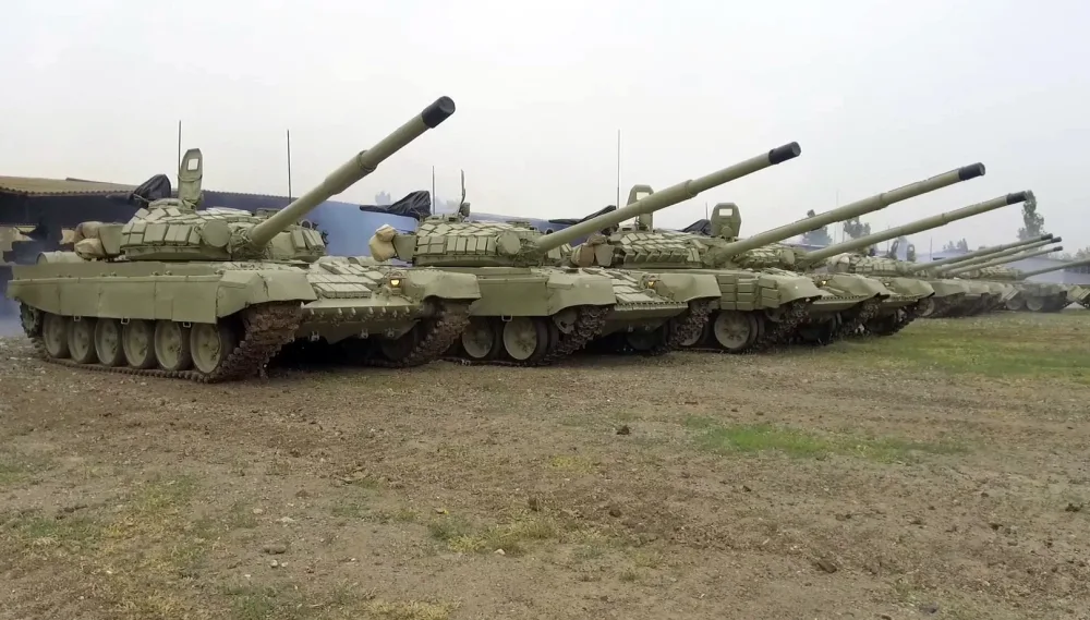 Tank bölmələri tapşırıqları yerinə yetirir - VİDEO