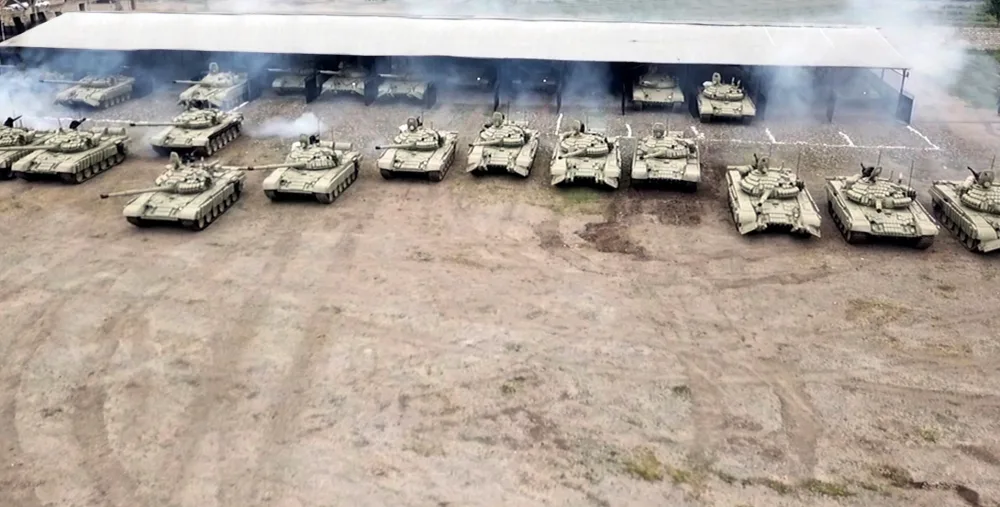 Tank bölmələri tapşırıqları yerinə yetirir - VİDEO