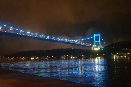 İstanbulun körpüləri Azərbaycan bayrağının rəngləri ilə - İŞIQLANDIRILDI