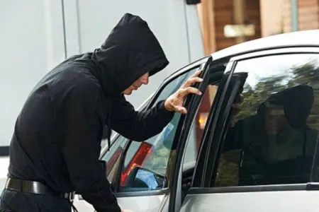 Şəmkirdə sərxoş şəxs - AVTOMOBİL OĞURLADI - FOTO