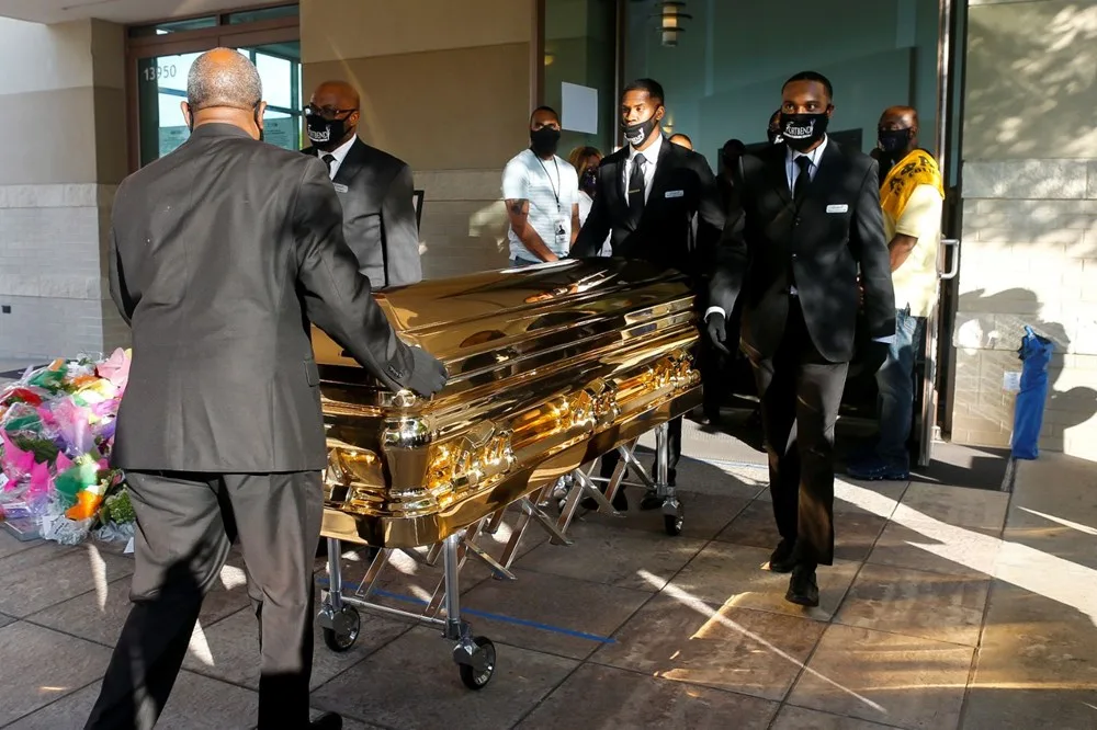 Polisin öldürdüyü Floyd - QIZIL TABUTDA DƏFN EDİLİR - FOTO