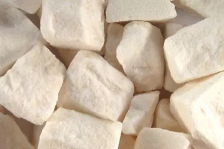 Kəllə qəndi ağartmaq üçün sexlərə kimyəvi maddə satanların işi - MƏHKƏMƏYƏ GÖNDƏRİLDİ