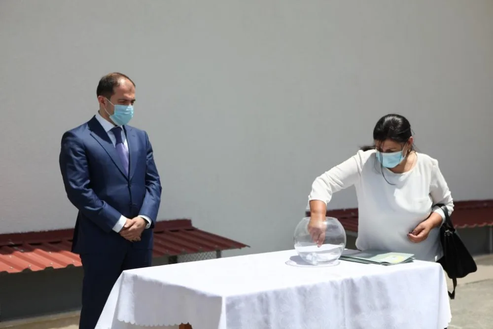 Şəhid ailələri və Qarabağ müharibəsi əlillərinə daha 100 mənzil verildi - FOTO