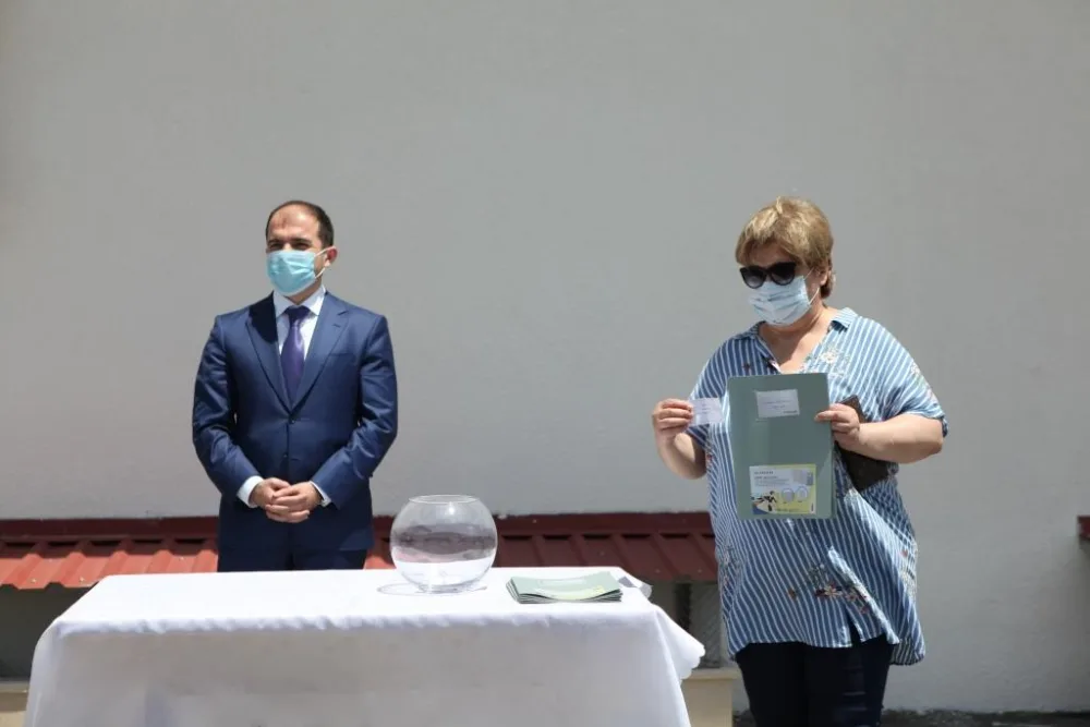 Şəhid ailələri və Qarabağ müharibəsi əlillərinə daha 100 mənzil verildi - FOTO