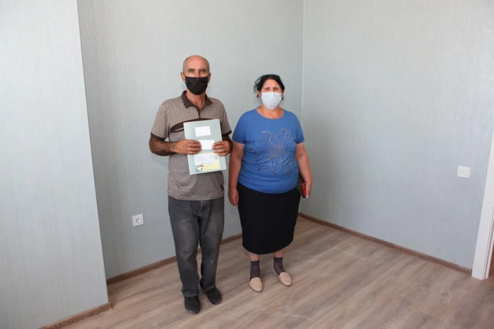 Şəhid ailələri və Qarabağ müharibəsi əlillərinə daha 100 mənzil verildi - FOTO