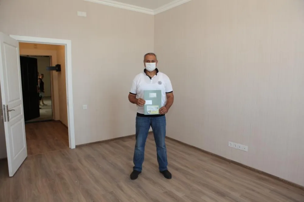 Şəhid ailələri və Qarabağ müharibəsi əlillərinə daha 100 mənzil verildi - FOTO