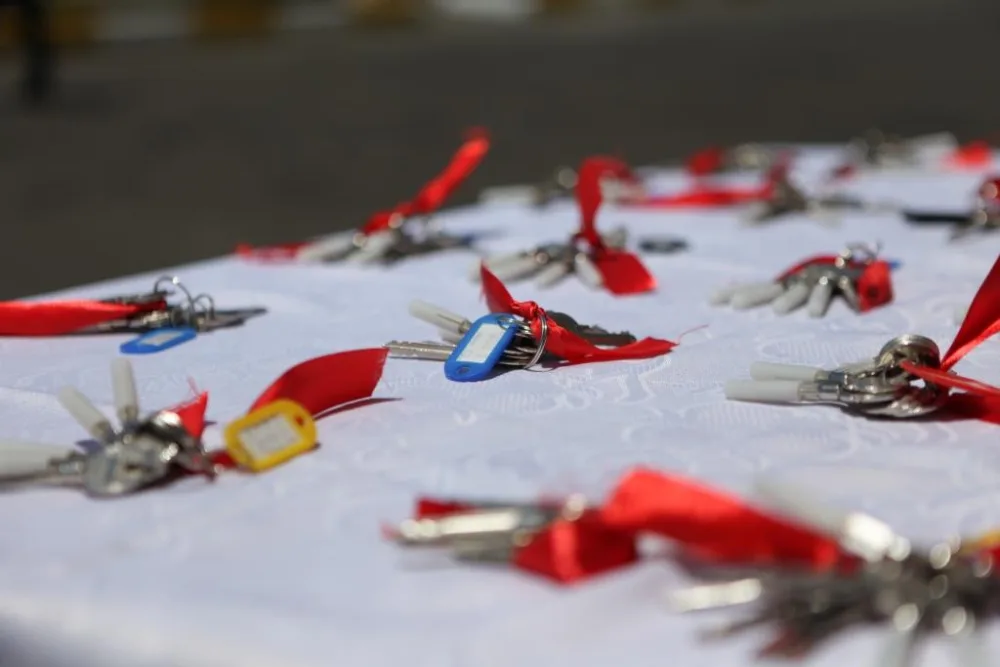 Şəhid ailələri və Qarabağ müharibəsi əlillərinə daha 100 mənzil verildi - FOTO