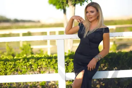 Azərbaycanlı aparıcı: - "Kişiyə pul kisəsi kimi də baxmıram" - FOTOSESSİYA