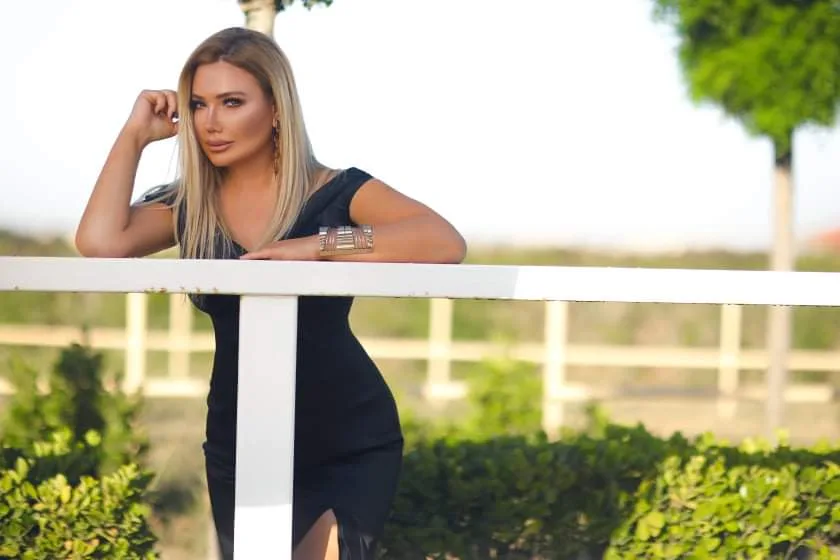 Azərbaycanlı aparıcı: - "Kişiyə pul kisəsi kimi də baxmıram" - FOTOSESSİYA