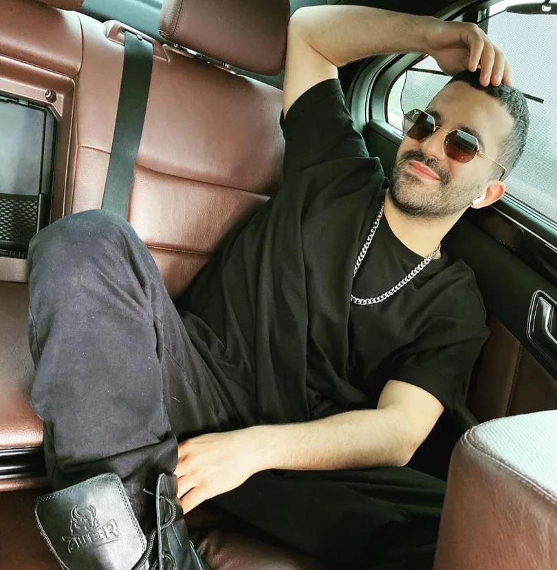 Məşhur azərbaycanlı müğənni koronavirusa - YOLUXDU - FOTO