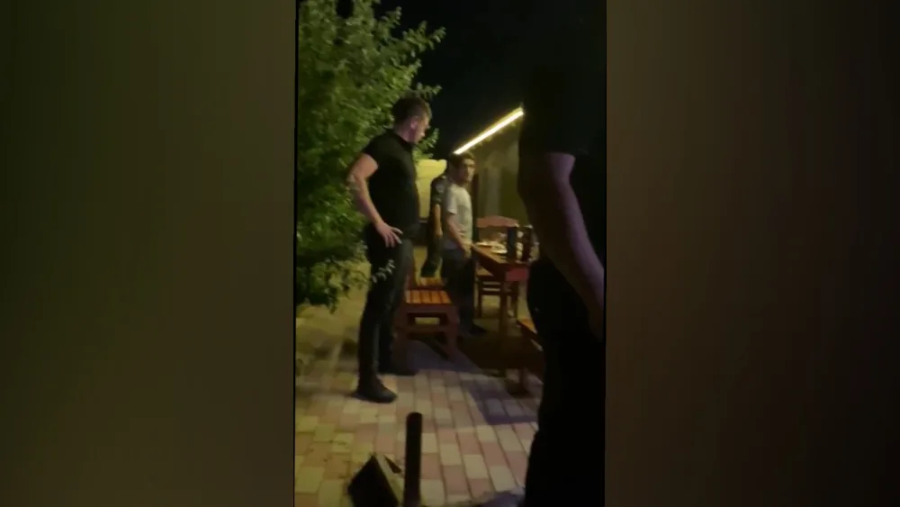 Pirşağıda "Balıq evi"nin sahibi və müştəriləri - CƏRİMƏLƏNDİ