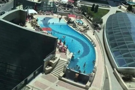 Bakıda "Fairmont Baku" otelində karantin rejimini pozan şəxslərə qarşı əməliyyat keçirilir - VİDEO