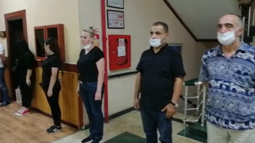 Karantin qaydalarına zidd olaraq gizli fəaliyyət göstərən restoran aşkar edildi - FOTO