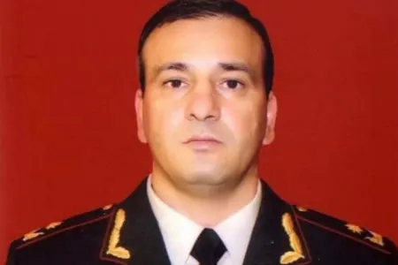 Azərbaycanlı tələbə şəhid generalın büstünü hazırladı - FOTO