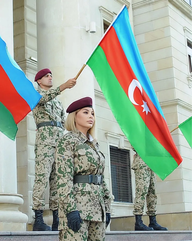 Aygün Kazımova cəsur vətənpərvər obrazda - FOTOLAR