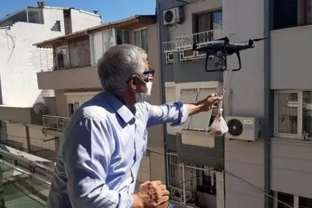 Koronavirusa görə qurban ətini dronla payladı - FOTO