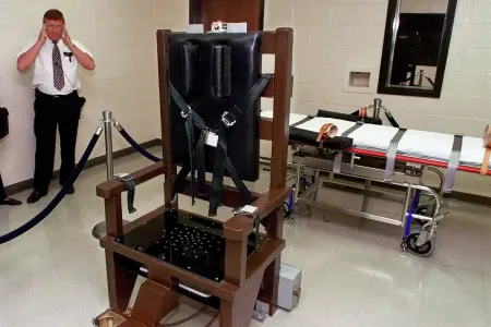 Rahat əyləşin, bədəninizə 200 min volt cərəyan buraxılacaq - 130 İLLİK ELEKTRİK STULU