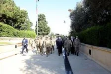 Azərbaycan və Türkiyə Müdafiə Nazirliklərinin rəhbərliyi Fəxri xiyabanı və Şəhidlər xiyabanını ziyarət ediblər - FOTO