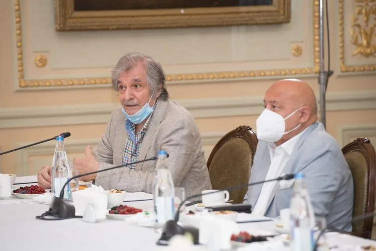 Anar Ələkbərov bir qrup tanınmış mədəniyyət və incəsənət xadimi ilə - GÖRÜŞÜB - FOTOLAR