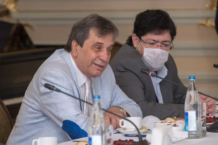 Anar Ələkbərov bir qrup tanınmış mədəniyyət və incəsənət xadimi ilə - GÖRÜŞÜB - FOTOLAR