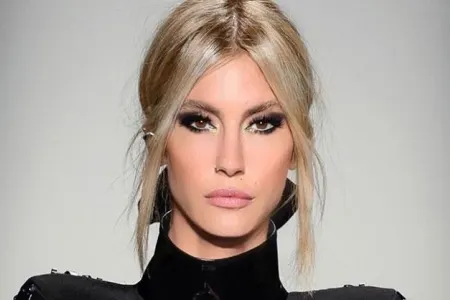 Çağla Şikel əzələlərini nümayış - ETDİRDİ - FOTO