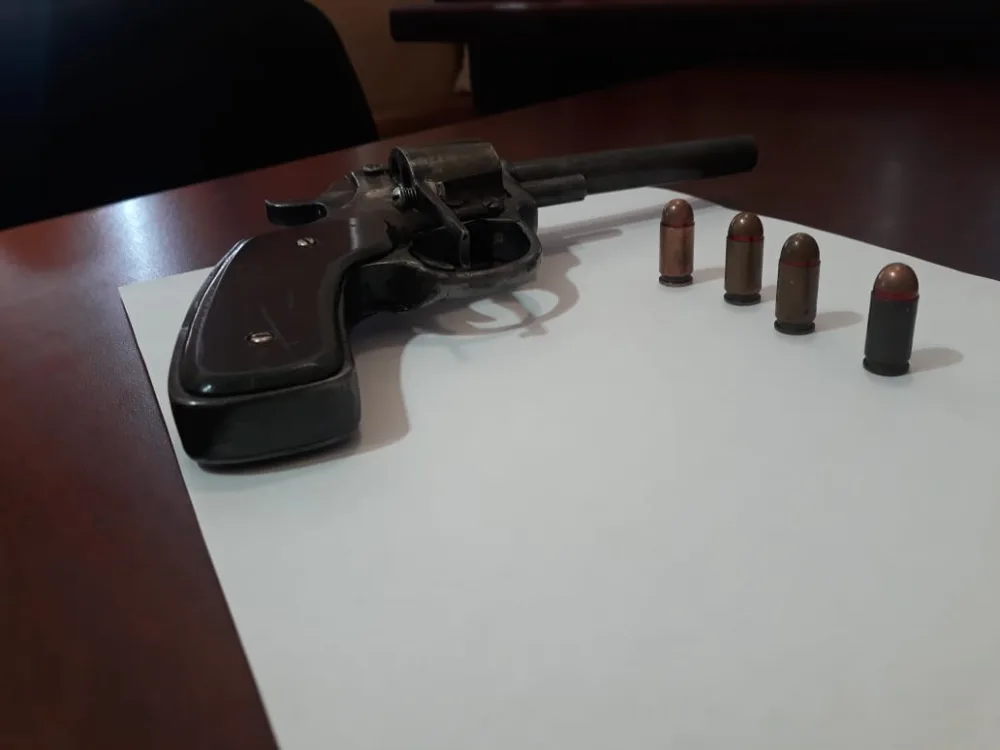 Gəncə sakinində silah aşkarlandı - FOTO